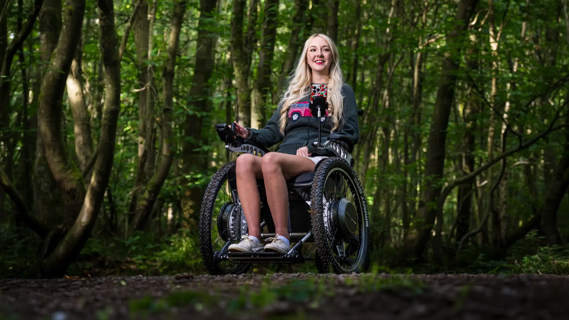 A Trekinetic user in her GTE Series 4 on a woodland path